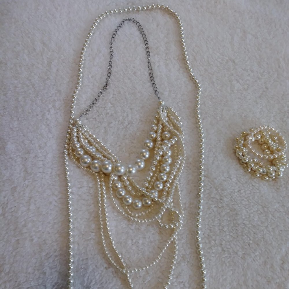 Gorgeous pearls and bracelet set